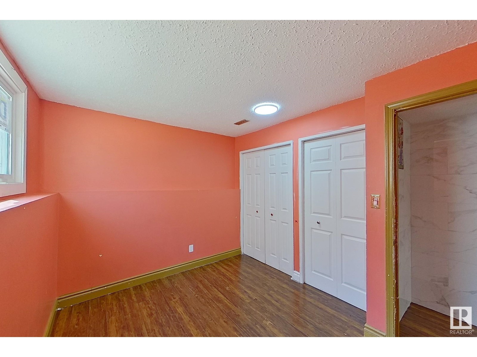 Photo 11 of 16729 109 A St Nw, Edmonton AB
