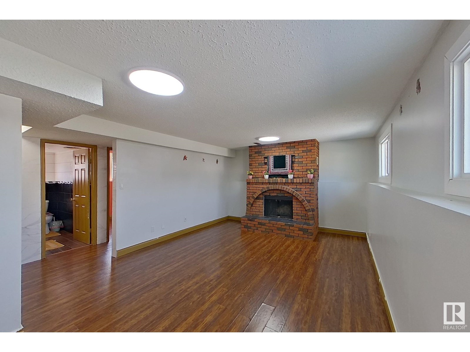 Photo 6 of 16729 109 A St Nw, Edmonton AB