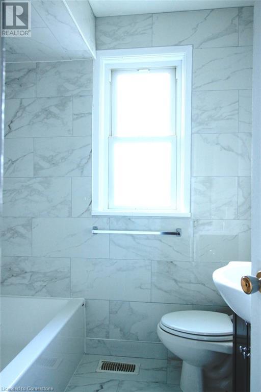 Photo 14 of 176 East 32nd Street Unit 1, Hamilton ON