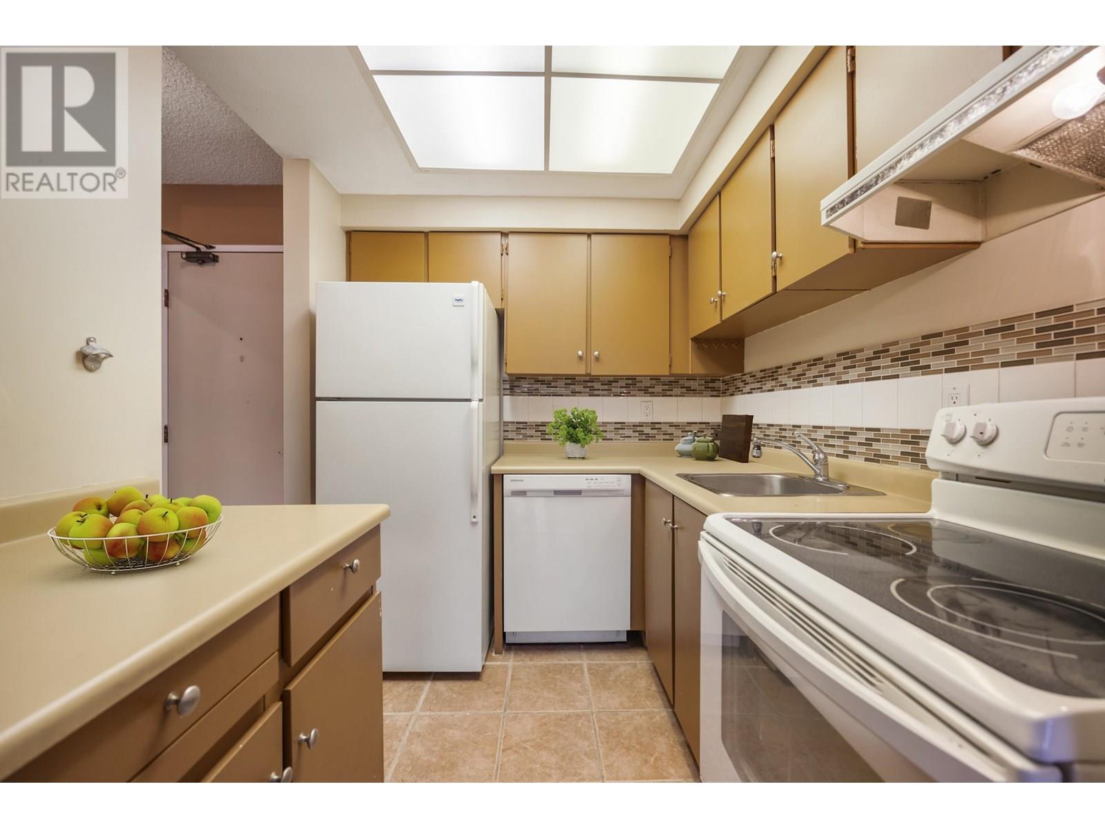 Photo 5 of 209 1177 Howie Avenue, Coquitlam BC