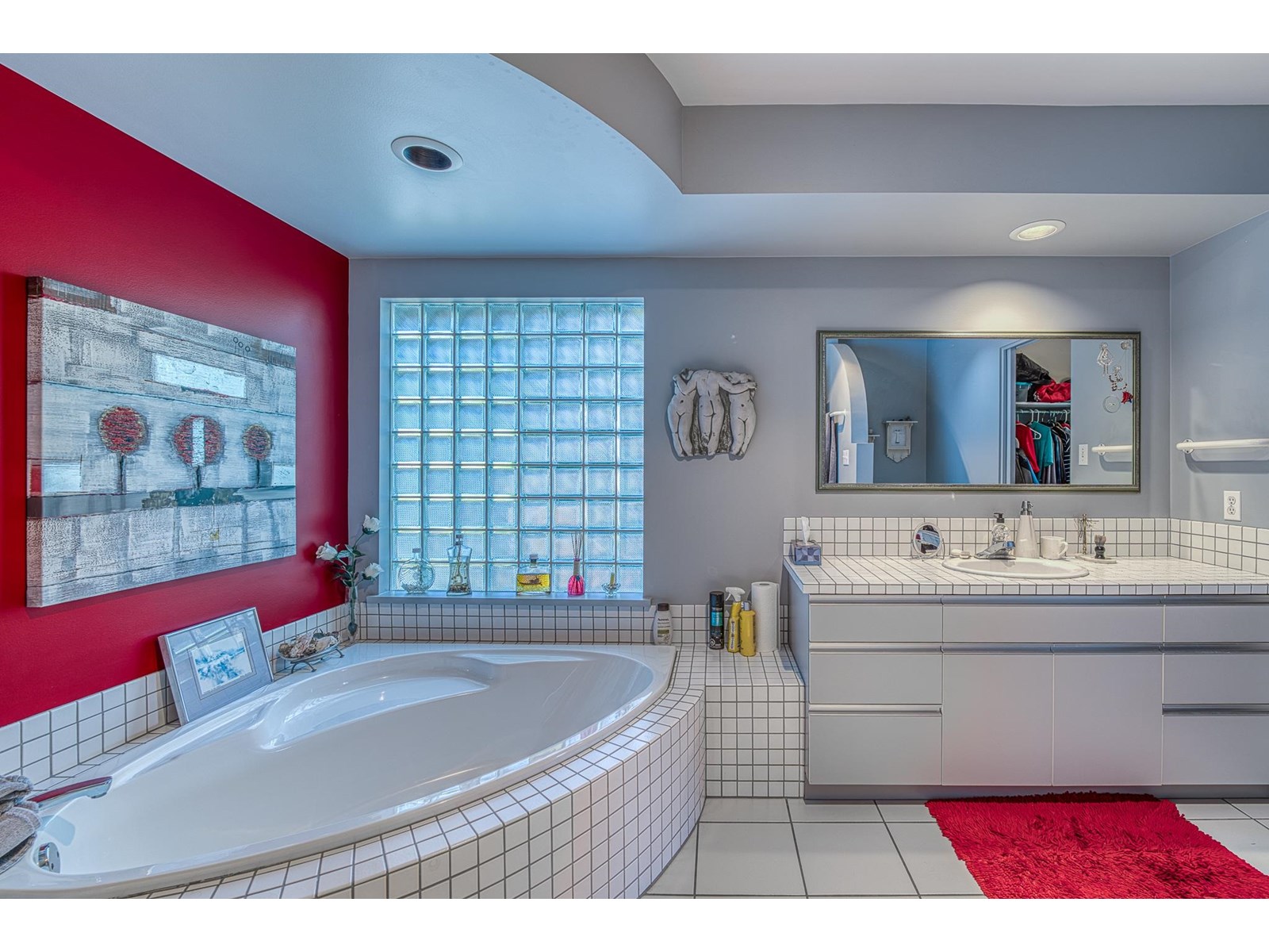 Photo 18 of 15662 Semiahmoo Avenue, White Rock BC