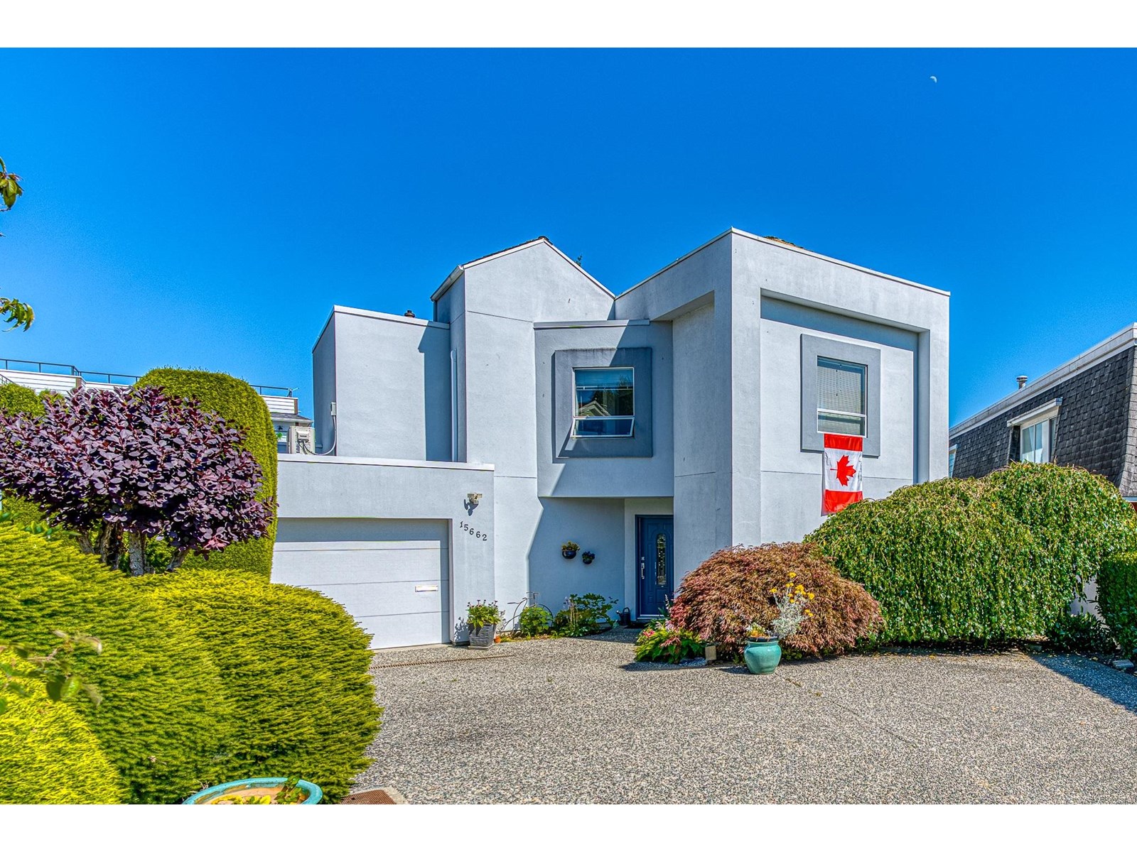 Photo 2 of 15662 Semiahmoo Avenue, White Rock BC