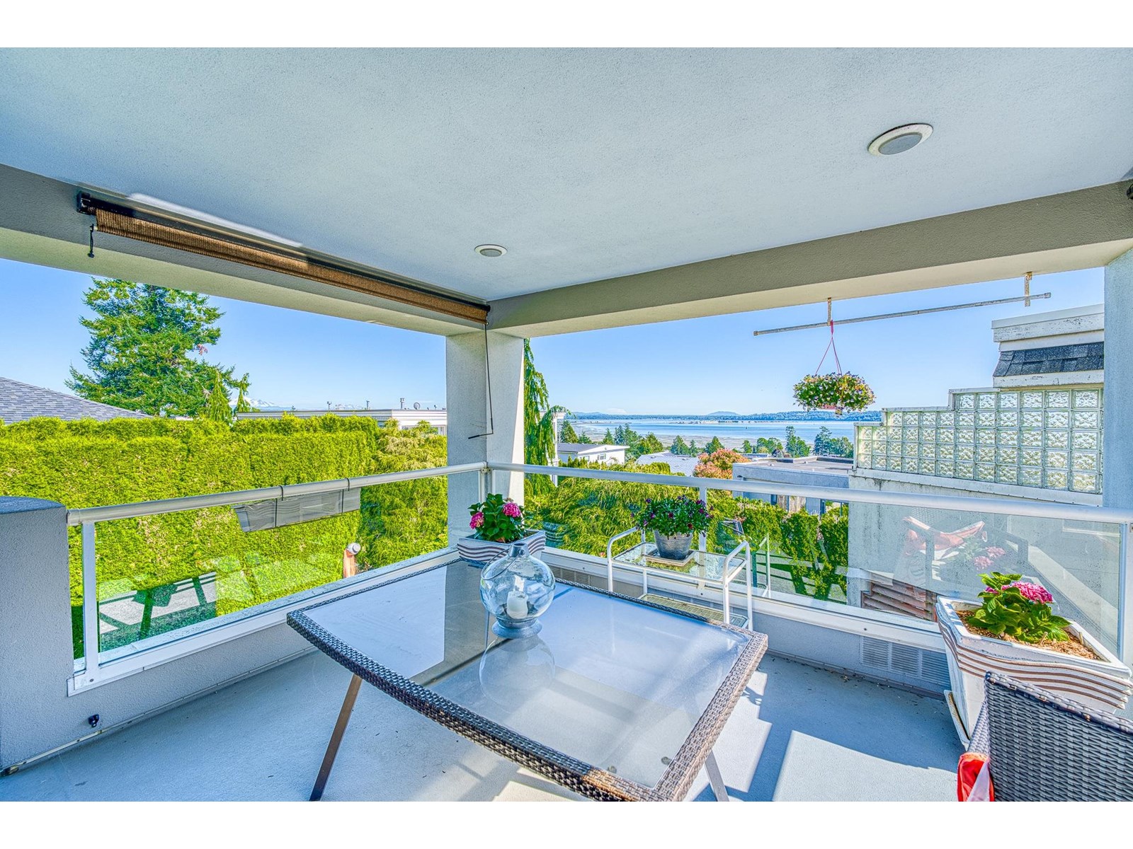 Photo 1 of 15662 Semiahmoo Avenue, White Rock BC