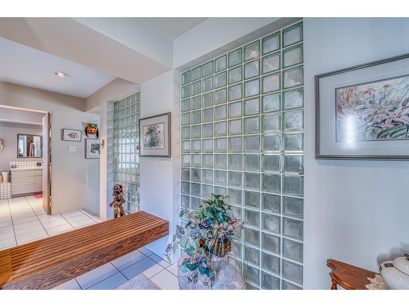 Photo 17 of 15662 Semiahmoo Avenue, White Rock BC