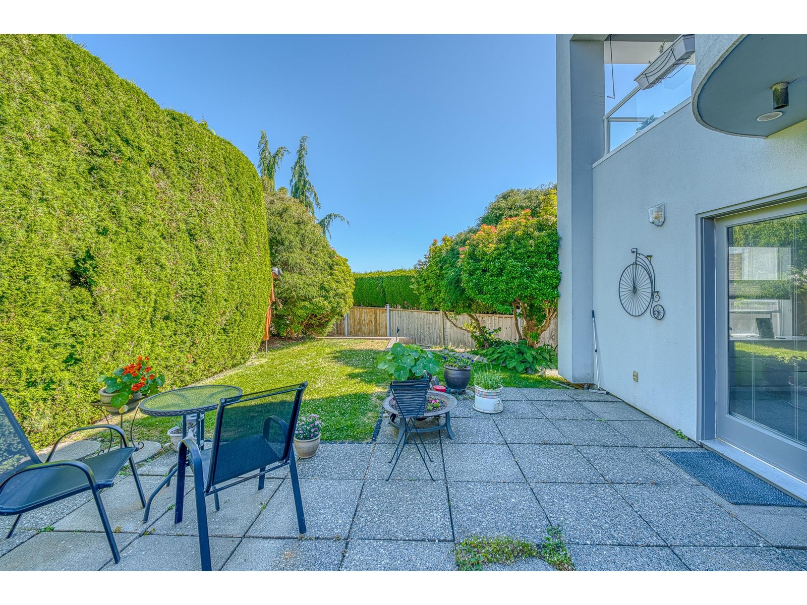 Photo 23 of 15662 Semiahmoo Avenue, White Rock BC