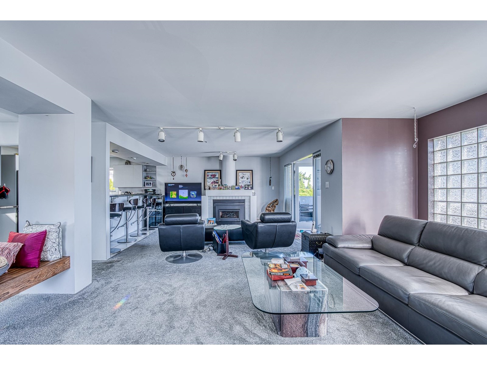 Photo 12 of 15662 Semiahmoo Avenue, White Rock BC
