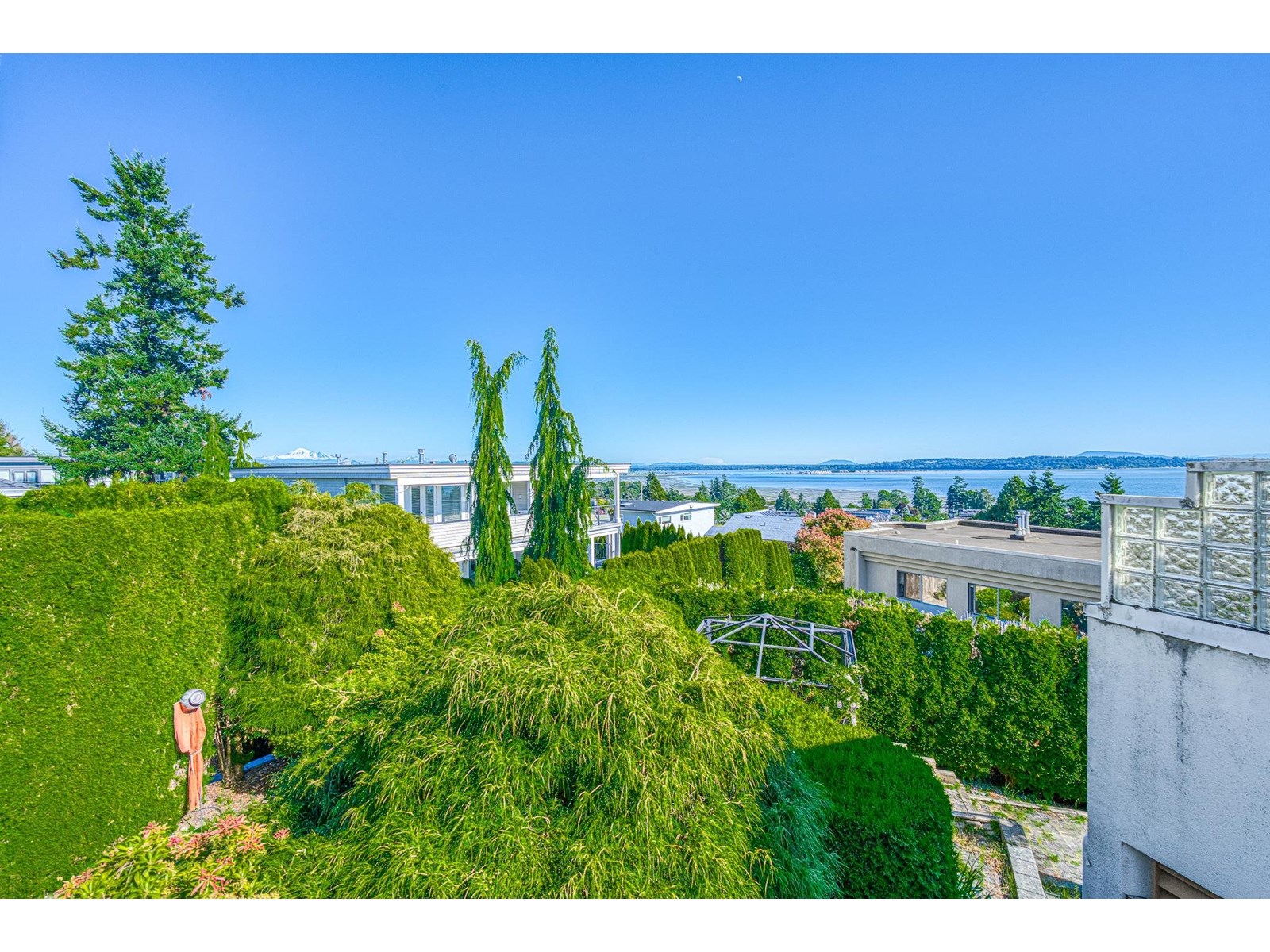 Photo 27 of 15662 Semiahmoo Avenue, White Rock BC