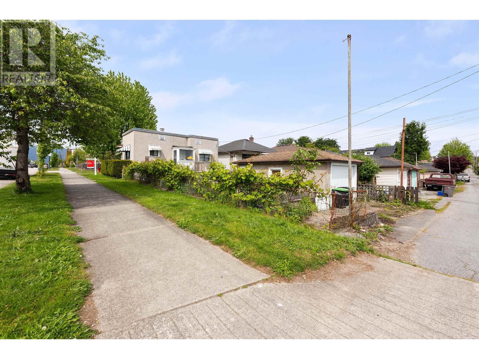 Photo 23 of 622 Nanaimo Street, Vancouver BC