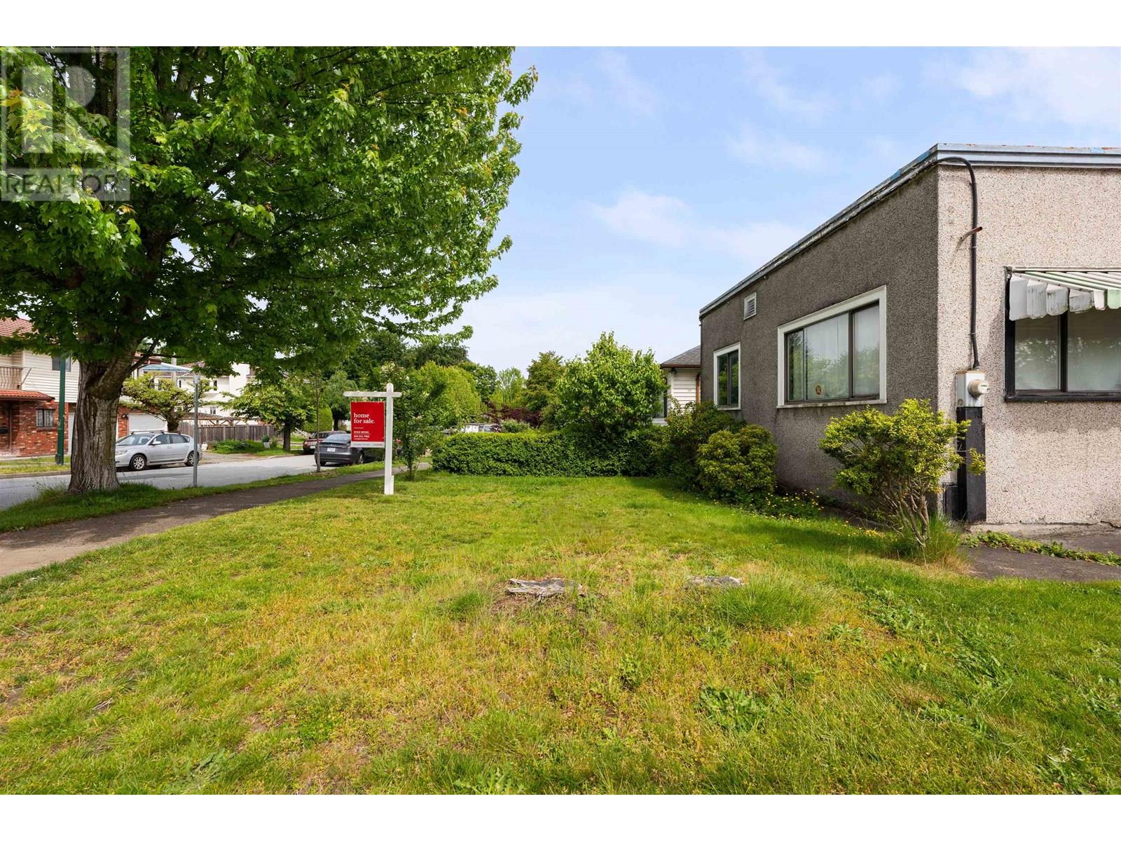 Photo 24 of 622 Nanaimo Street, Vancouver BC