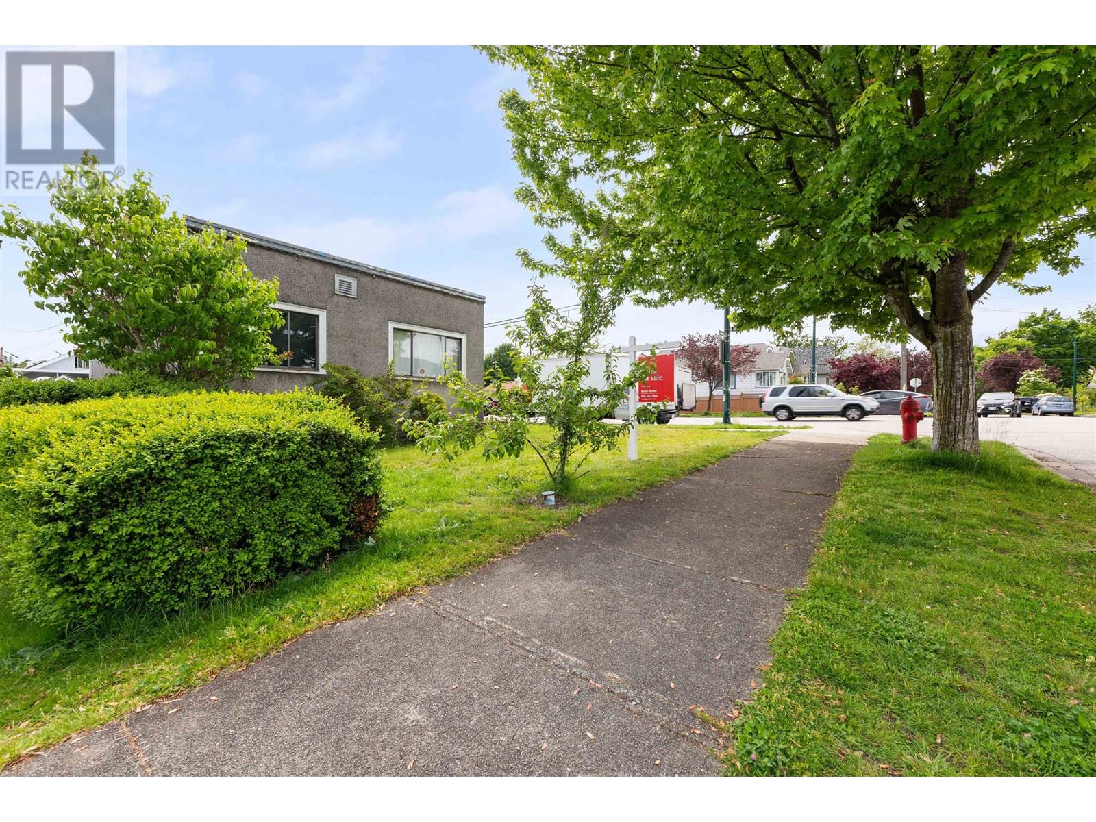 Photo 18 of 622 Nanaimo Street, Vancouver BC