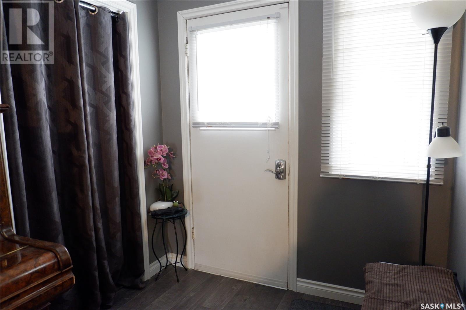 Photo 12 of 215 4th Avenue E, Assiniboia SK