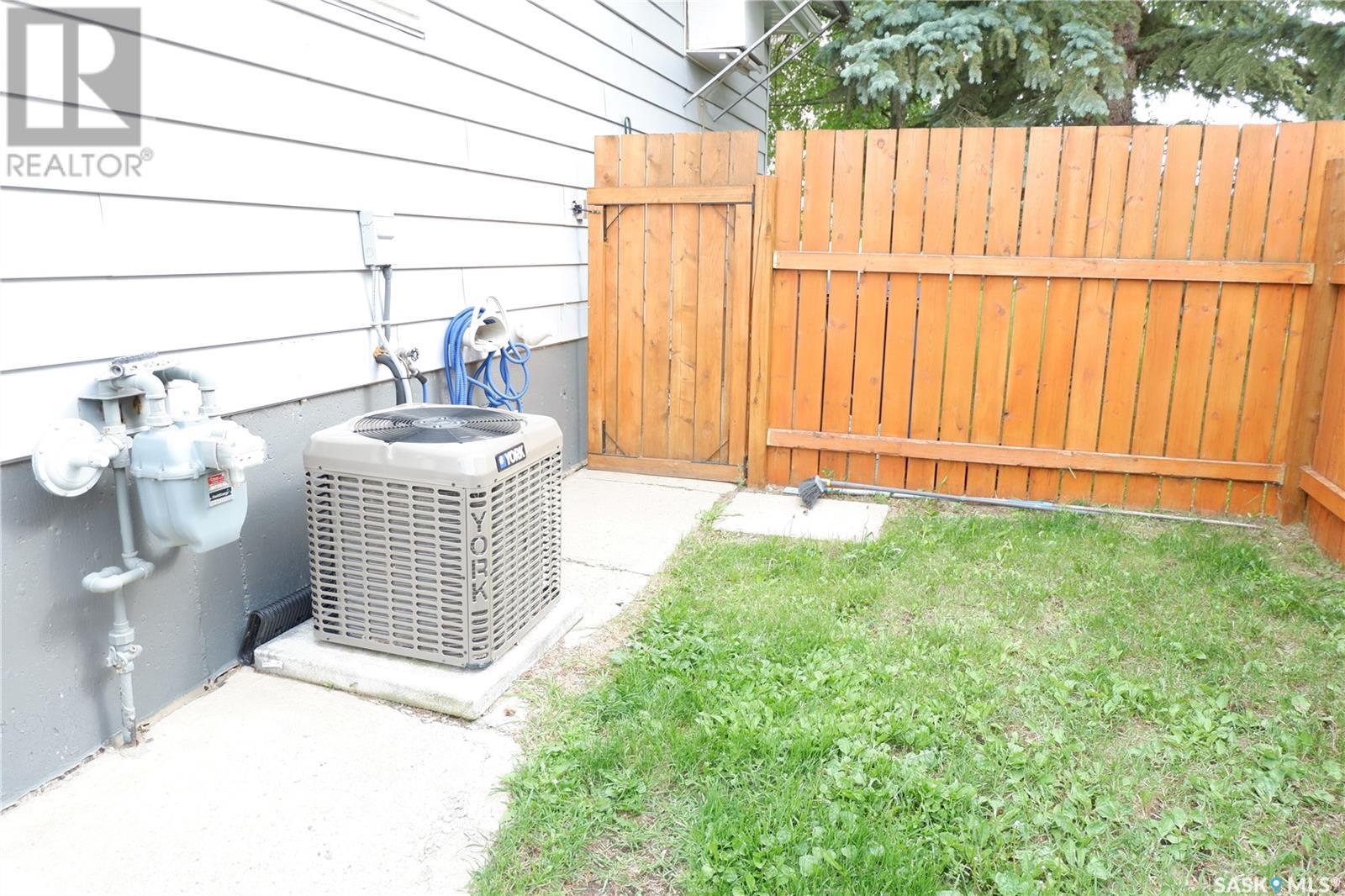 Photo 29 of 215 4th Avenue E, Assiniboia SK