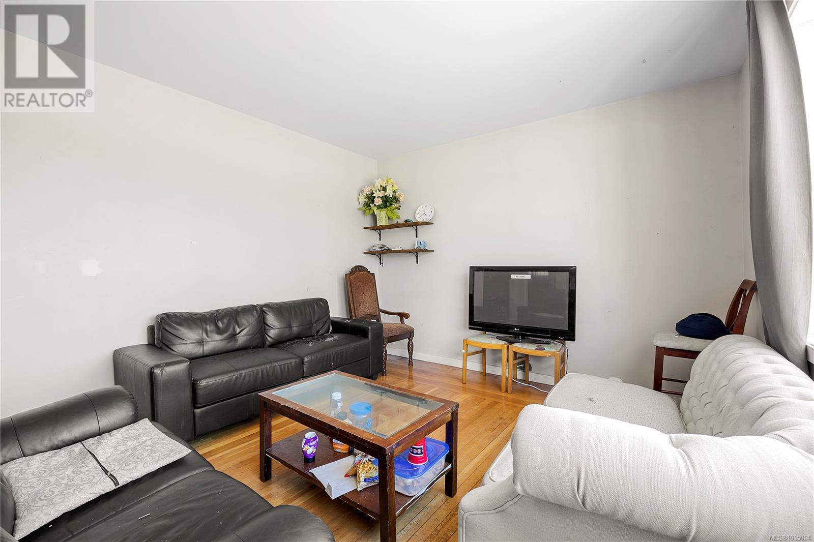 Photo 7 of 680 Pine St, Nanaimo BC