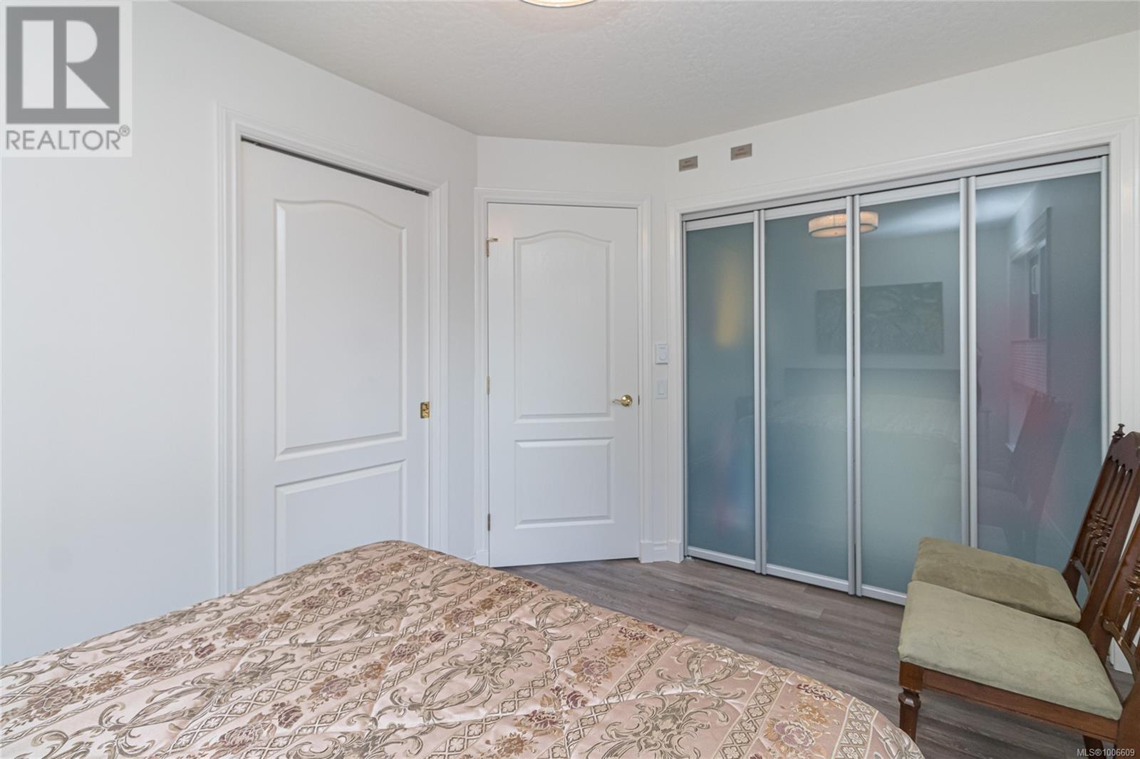 #102 3133 TILLICUM RD - Image 17