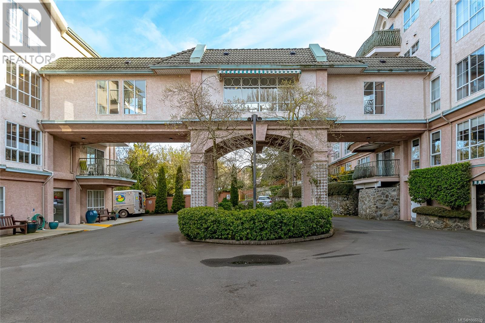 #102 3133 TILLICUM RD - Image 2