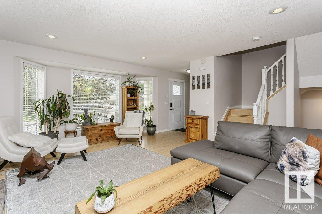 Photo 10 of 8818 Rowland Rd Nw, Edmonton AB