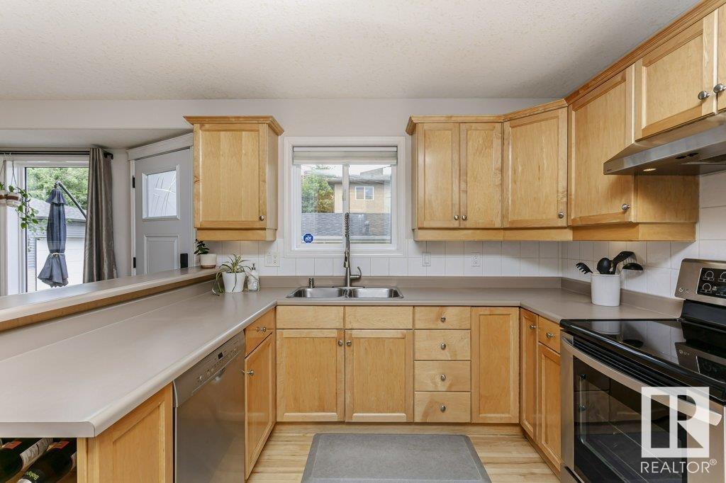 Photo 21 of 8818 Rowland Rd Nw, Edmonton AB