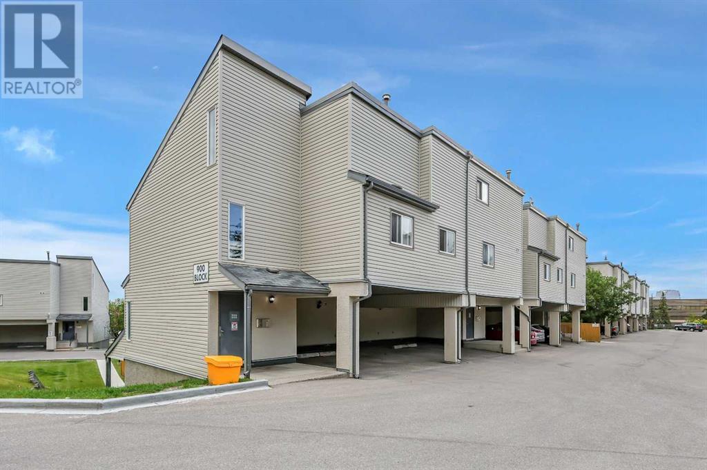 Single Family House for Sale in    Street NW St Andrews Heights Calgary 