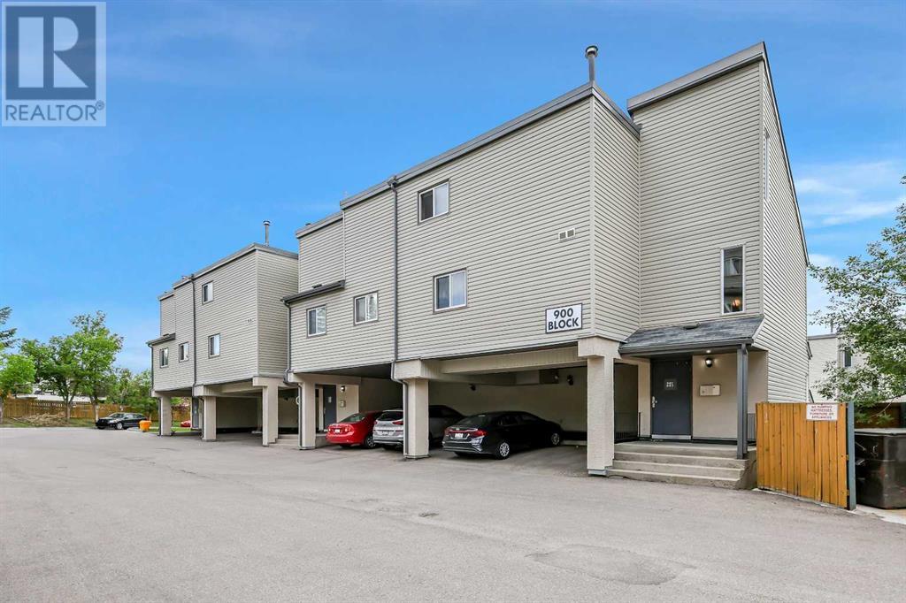 Single Family House for Sale in    Street NW St Andrews Heights Calgary 