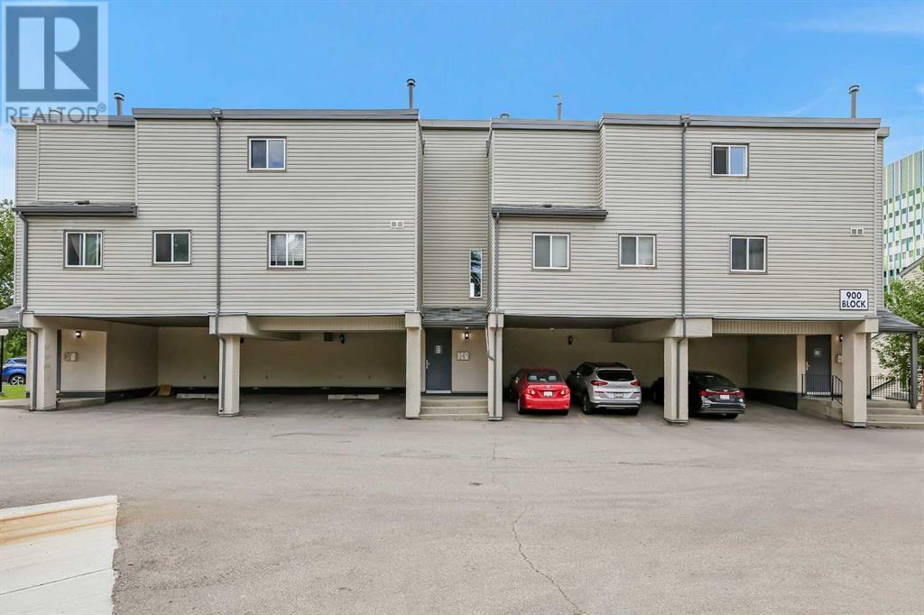 Single Family House for Sale in    Street NW St Andrews Heights Calgary 