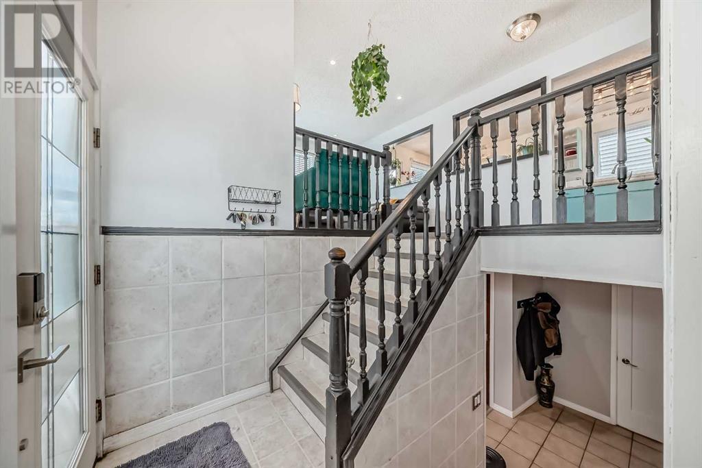 Single Family House Bi-level for Sale in  Shawcliffe Circle SW Shawnessy Calgary 