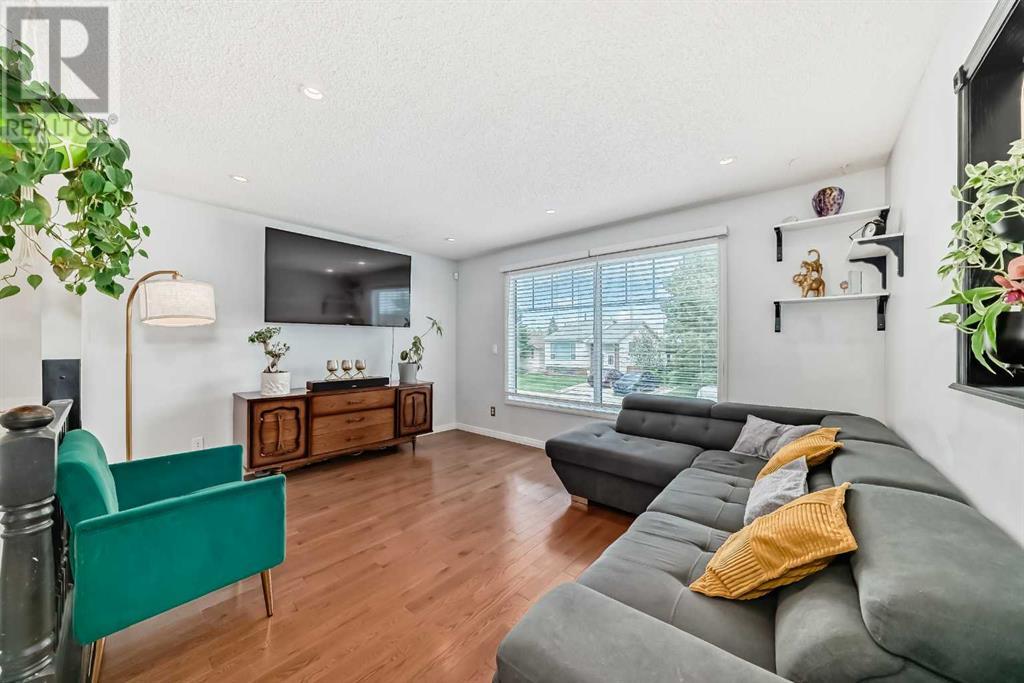 Single Family House Bi-level for Sale in  Shawcliffe Circle SW Shawnessy Calgary 