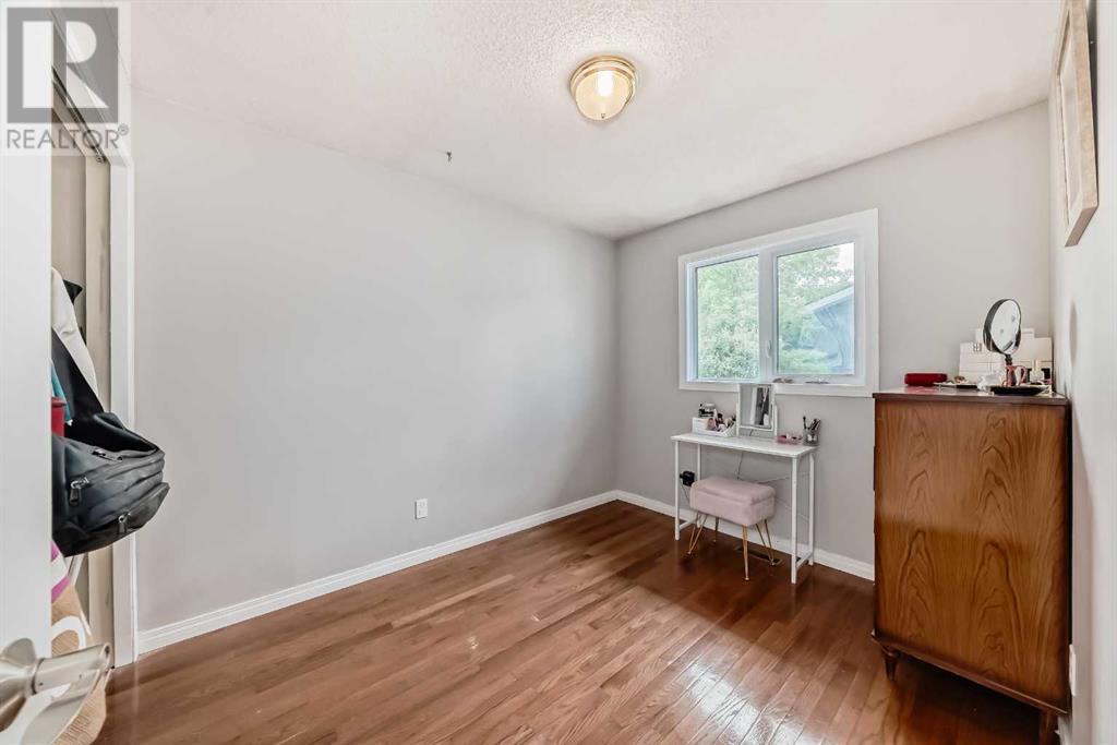 Single Family House Bi-level for Sale in  Shawcliffe Circle SW Shawnessy Calgary 
