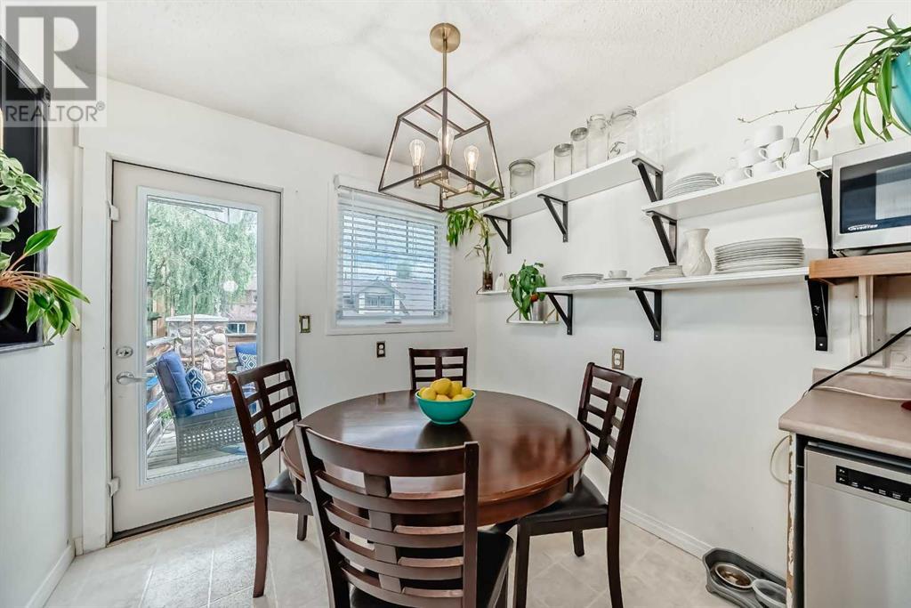 Single Family House Bi-level for Sale in  Shawcliffe Circle SW Shawnessy Calgary 