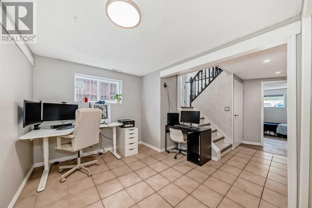 Single Family House Bi-level for Sale in  Shawcliffe Circle SW Shawnessy Calgary 