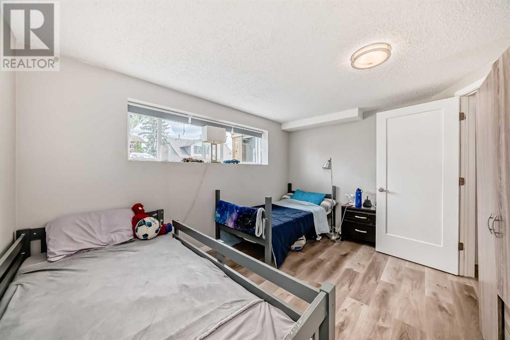 Single Family House Bi-level for Sale in  Shawcliffe Circle SW Shawnessy Calgary 