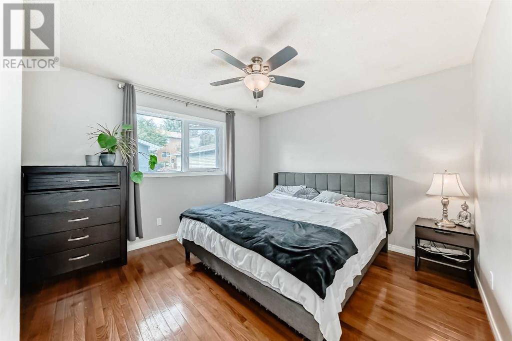 Single Family House Bi-level for Sale in  Shawcliffe Circle SW Shawnessy Calgary 