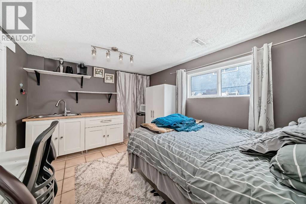 Single Family House Bi-level for Sale in  Shawcliffe Circle SW Shawnessy Calgary 