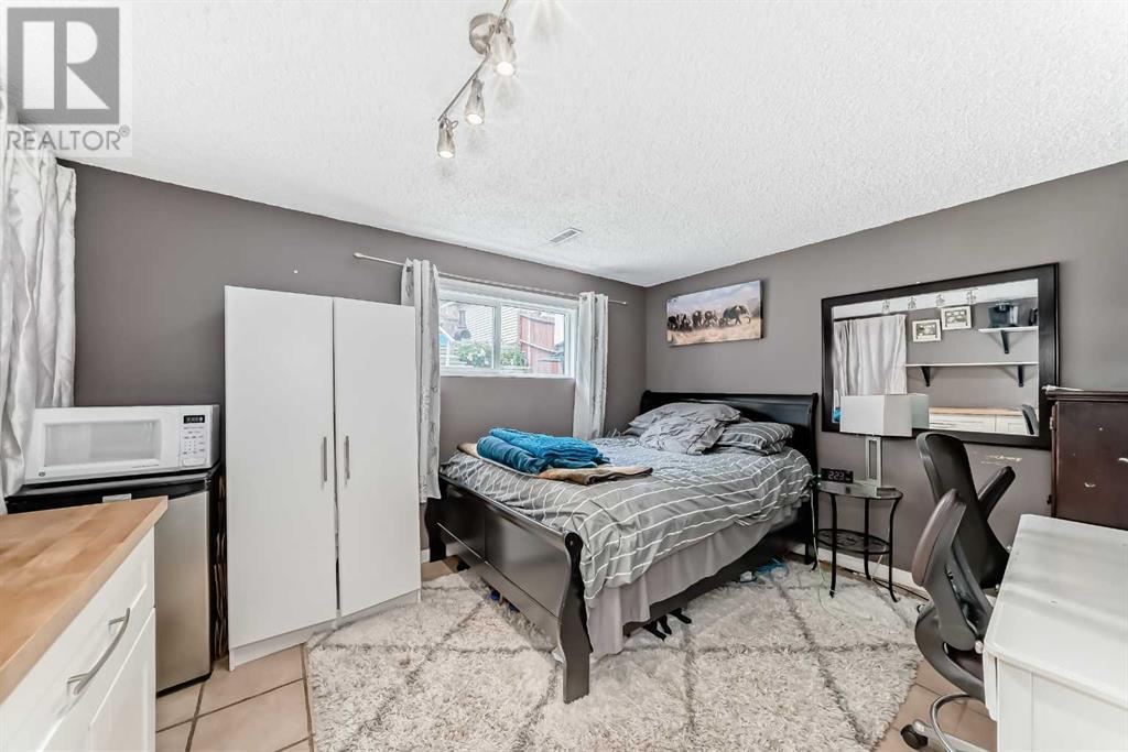 Single Family House Bi-level for Sale in  Shawcliffe Circle SW Shawnessy Calgary 