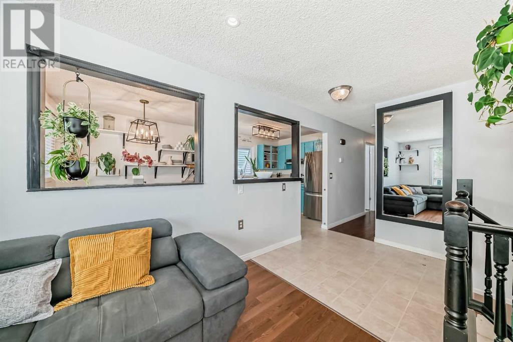 Single Family House Bi-level for Sale in  Shawcliffe Circle SW Shawnessy Calgary 