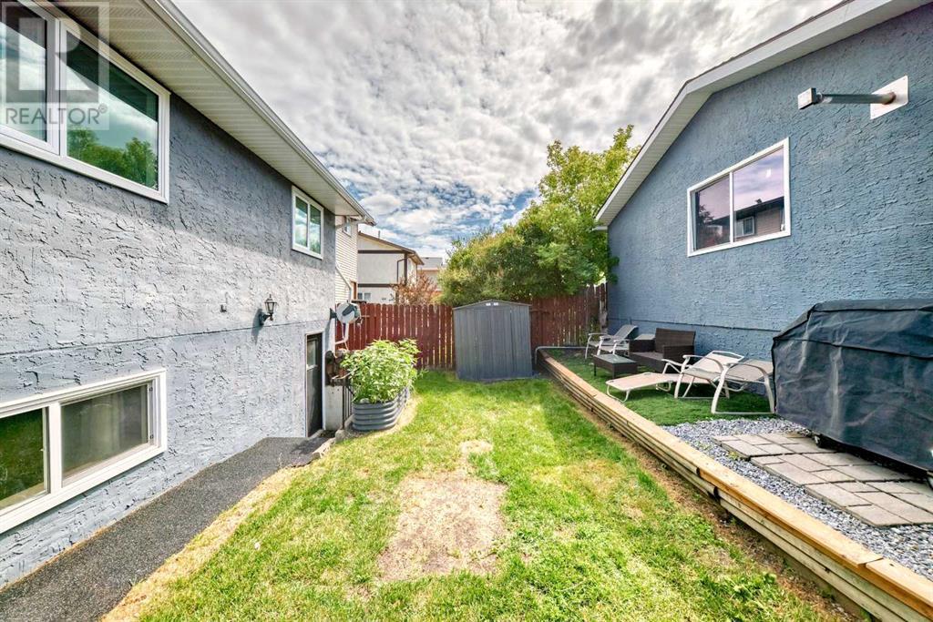 Single Family House Bi-level for Sale in  Shawcliffe Circle SW Shawnessy Calgary 