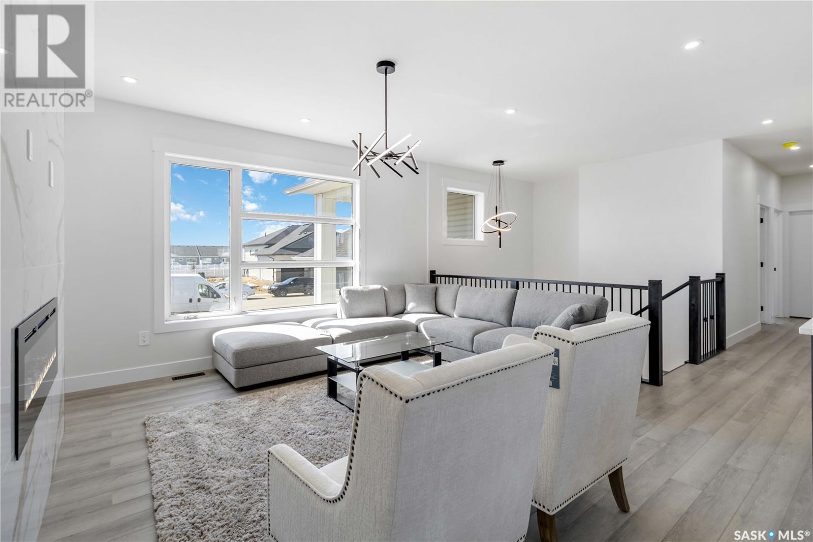 Photo 7 of 840 Ballesteros Crescent, Warman SK