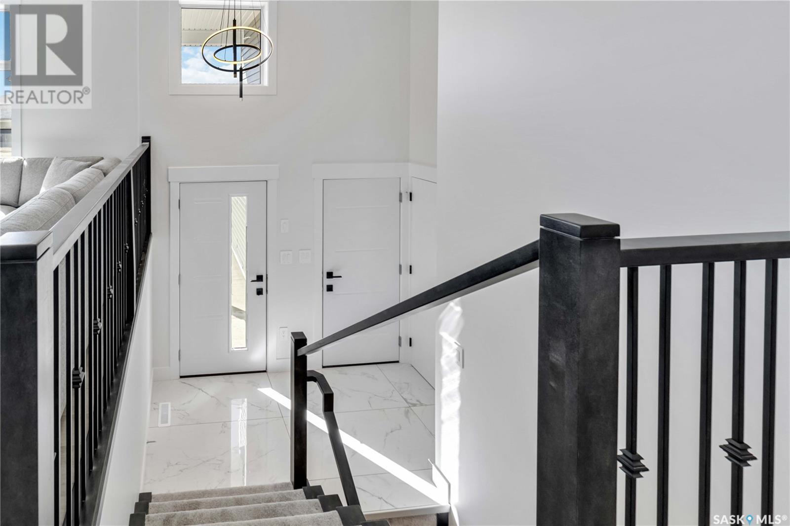 Photo 5 of 840 Ballesteros Crescent, Warman SK