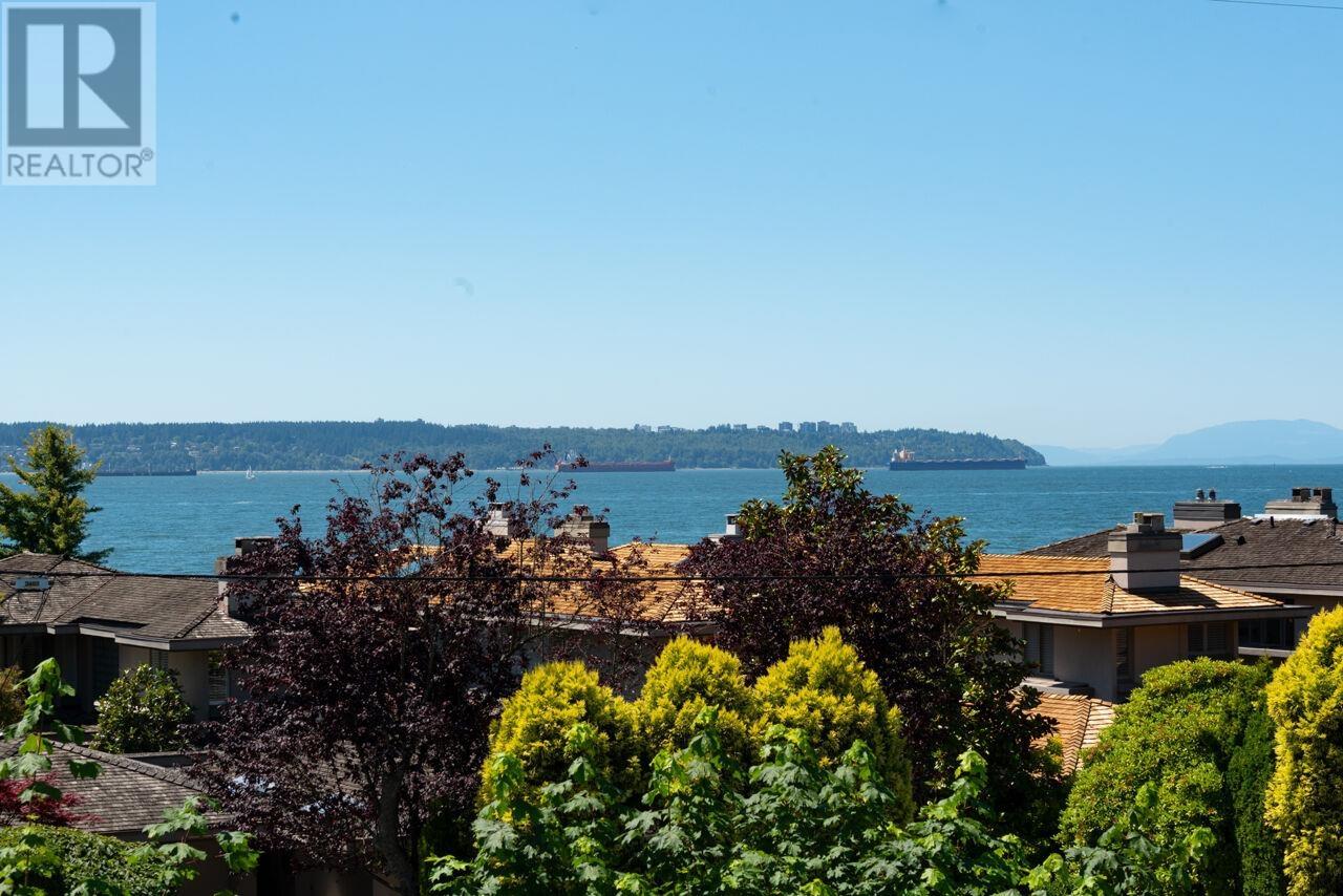 Photo 30 of 203 225 24th Street, West Vancouver BC