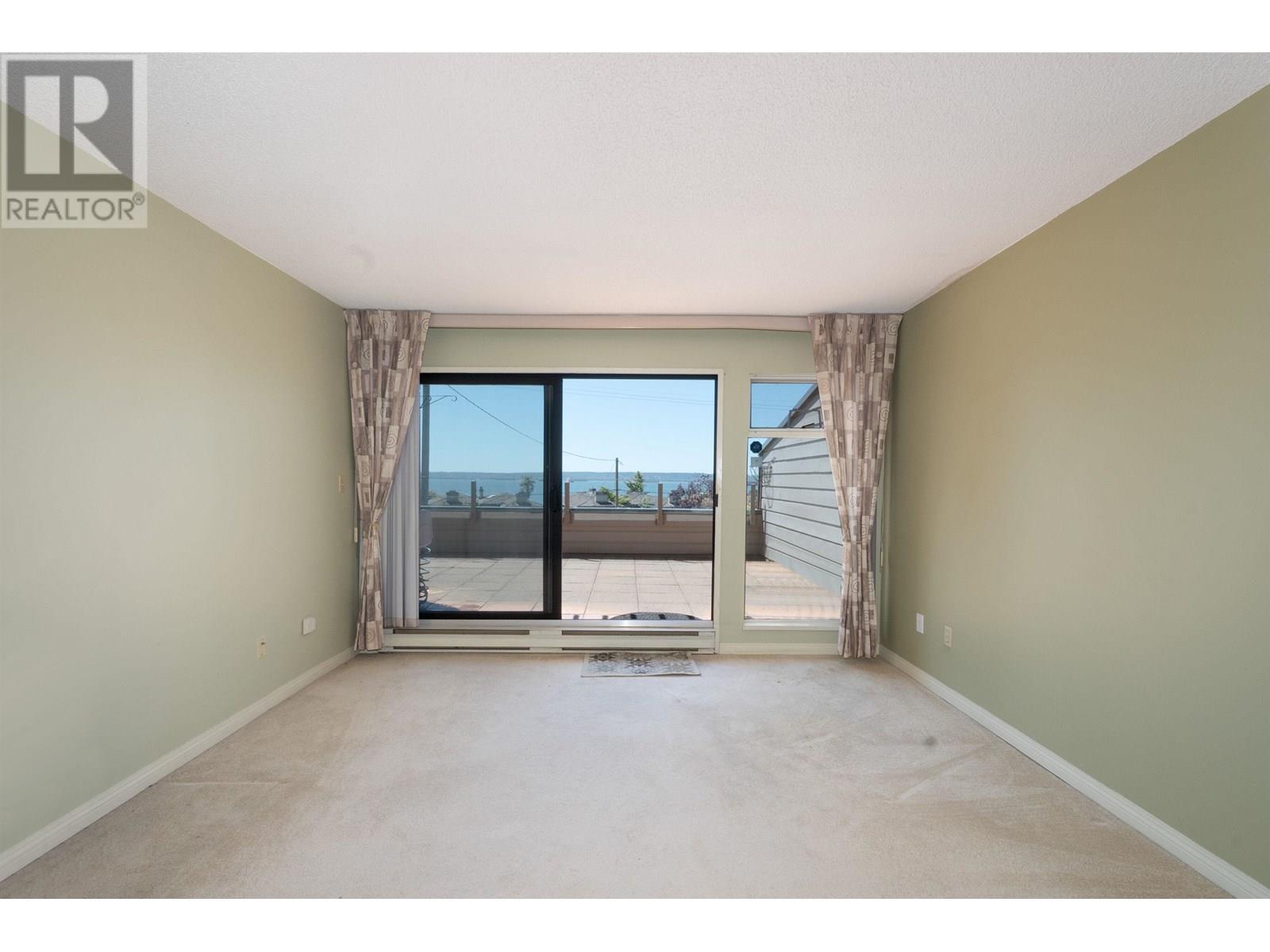 Photo 5 of 203 225 24th Street, West Vancouver BC