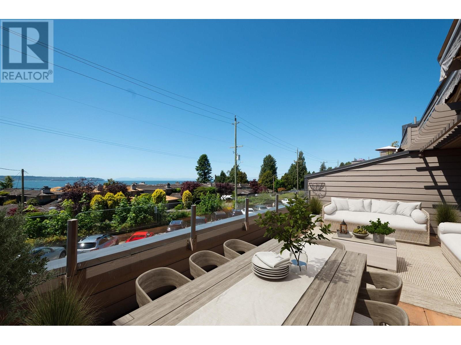 Photo 26 of 203 225 24th Street, West Vancouver BC