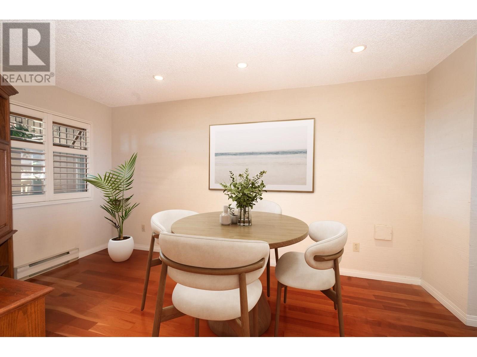 Photo 27 of 203 225 24th Street, West Vancouver BC