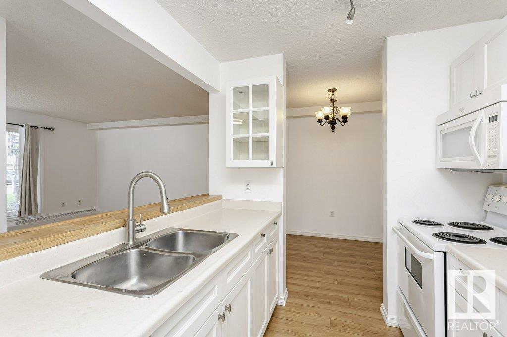 Photo 9 of 140 10636 120 St Nw, Edmonton AB