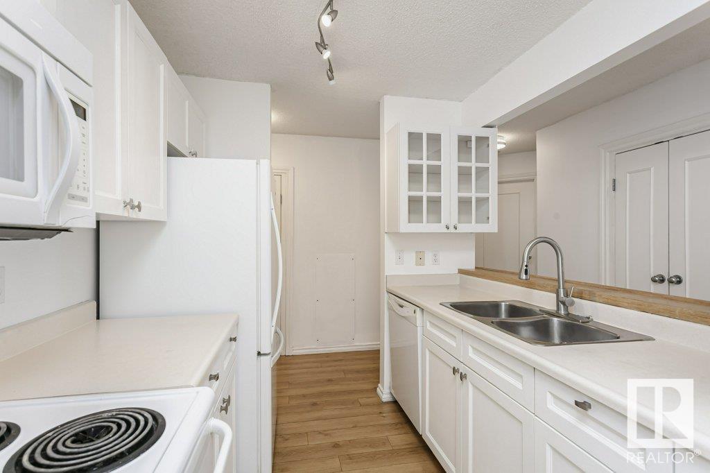 Photo 8 of 140 10636 120 St Nw, Edmonton AB