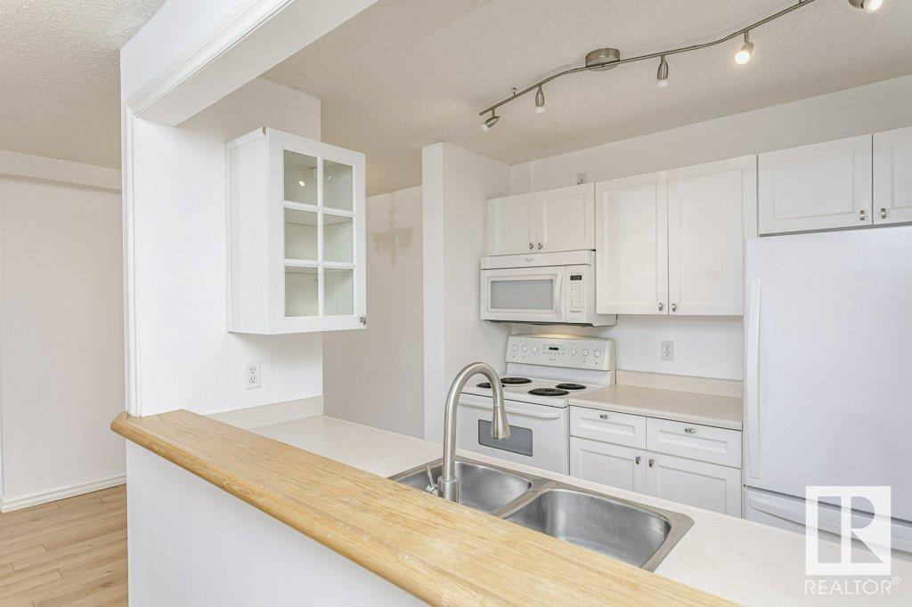 Photo 17 of 140 10636 120 St Nw, Edmonton AB