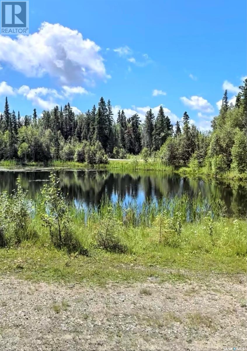 Photo 2 of 105 Estates Drive, Elk Ridge SK