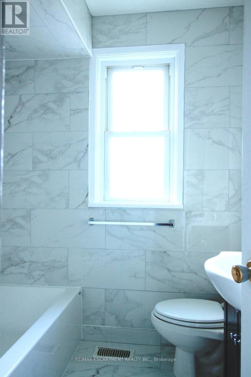 Photo 14 of 1 176 East 32nd Street, Hamilton ON
