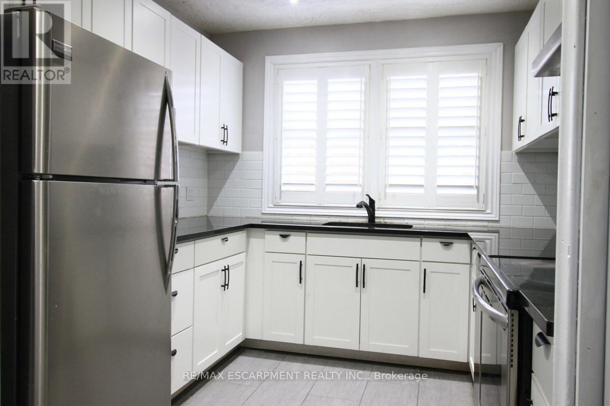 Photo 9 of 1 176 East 32nd Street, Hamilton ON