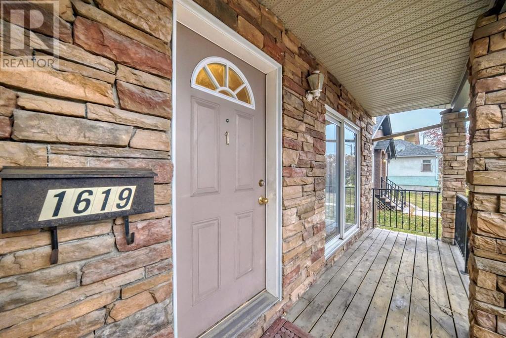 Single Family House for Sale in    Street NW Rosedale Calgary 