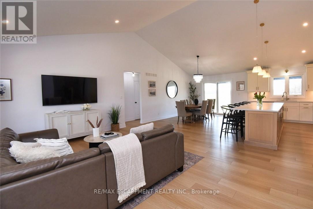 Photo 40 of 1294 Concession 1 Road S, Haldimand ON