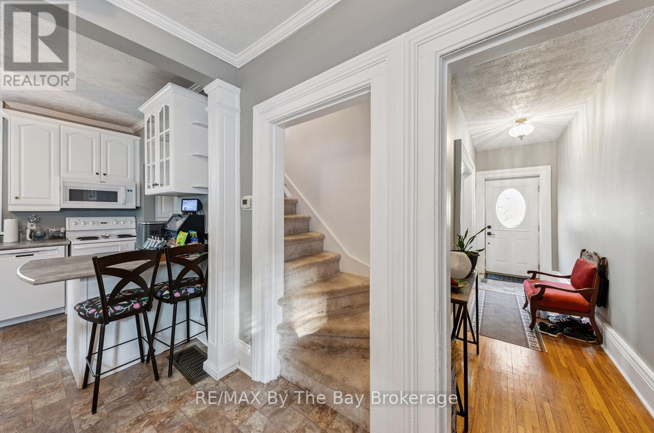 Photo 2 of 616 Dominion Avenue, Midland ON